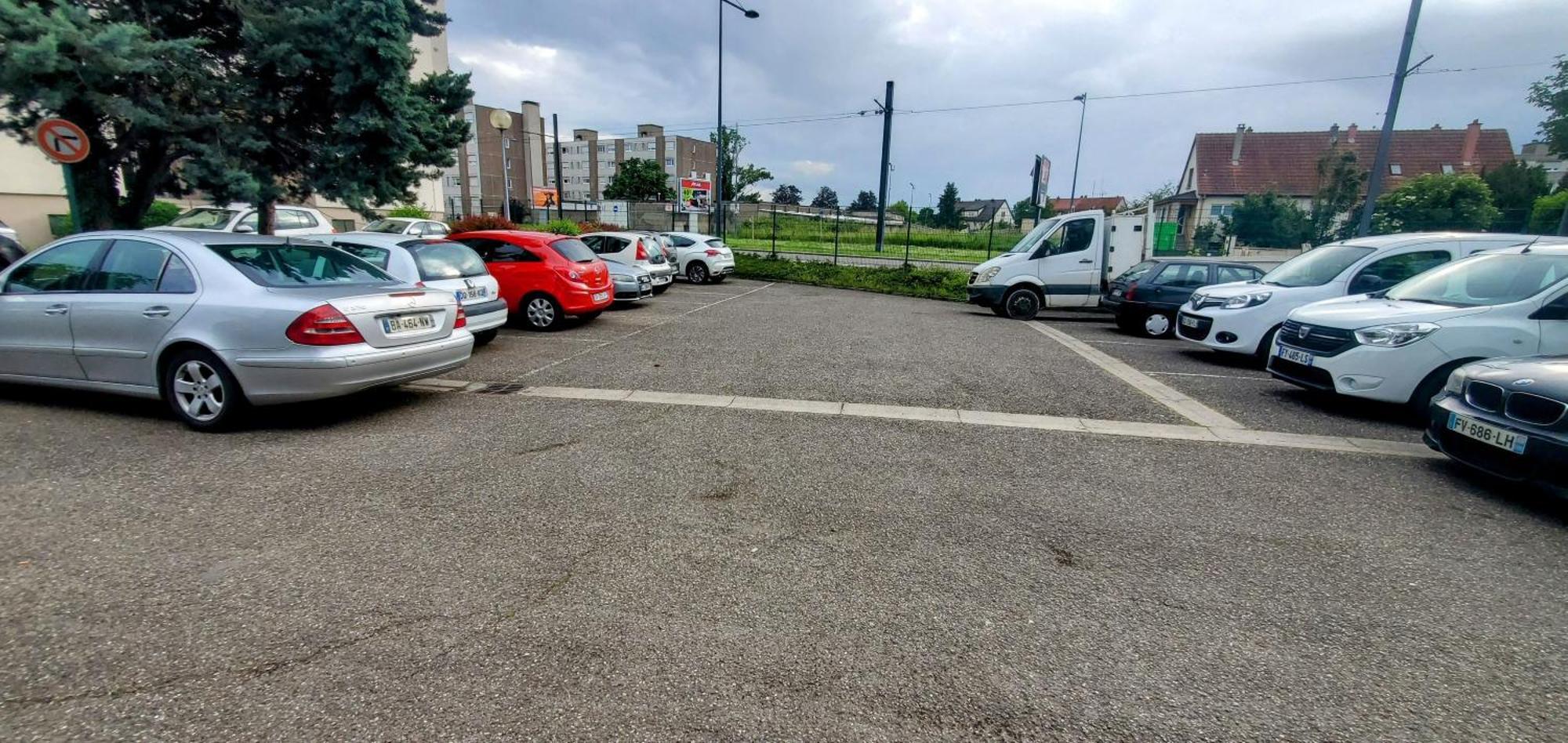 Apartamento Lumineux 1 pièce avec parking fermé et arrêt de tram à 100 m Mulhouse Exterior foto