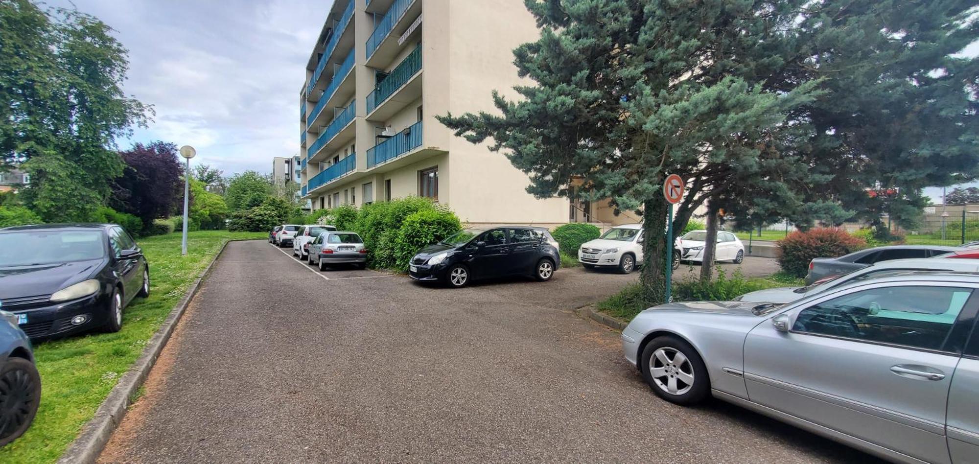 Apartamento Lumineux 1 pièce avec parking fermé et arrêt de tram à 100 m Mulhouse Exterior foto