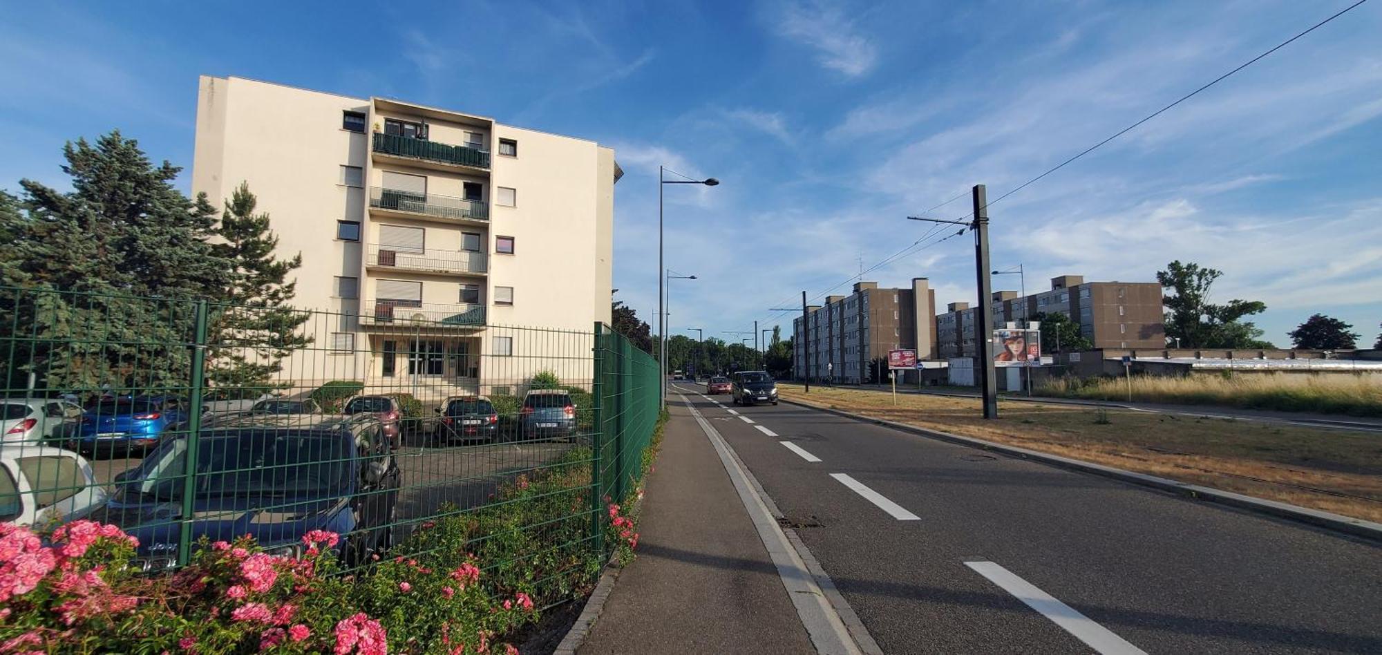 Apartamento Lumineux 1 pièce avec parking fermé et arrêt de tram à 100 m Mulhouse Exterior foto