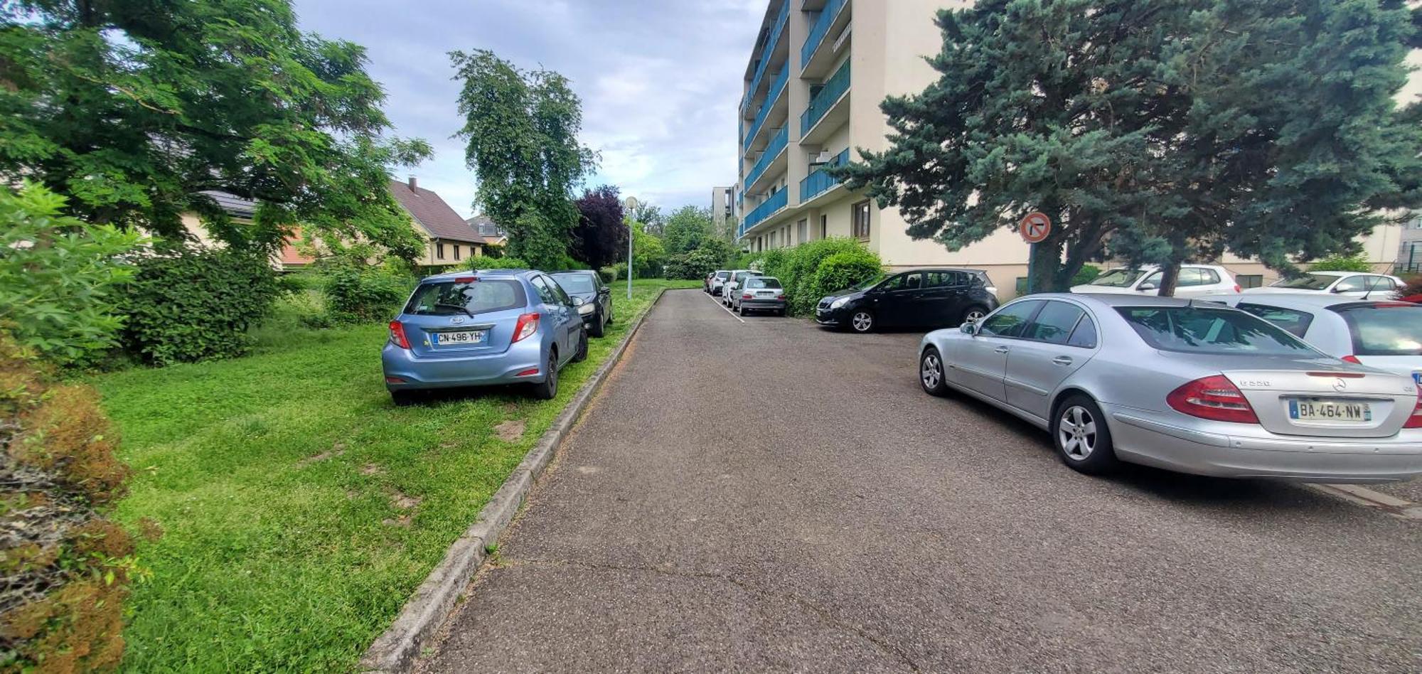 Apartamento Lumineux 1 pièce avec parking fermé et arrêt de tram à 100 m Mulhouse Exterior foto
